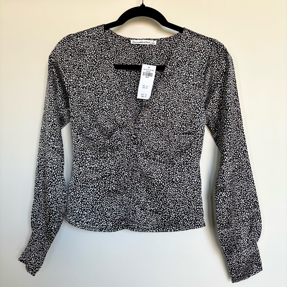 Abercrombie & Fitch Long Sleeve Ruched Top Black White Print Size Small NWT